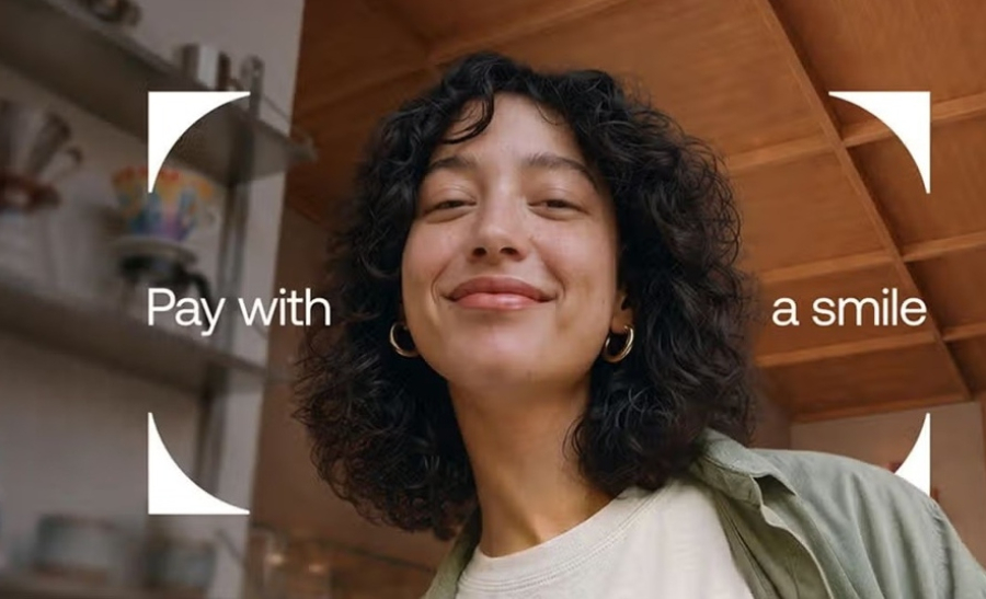 Revolut: Λανσάρει το Pay with Smile στο Ηνωμένο Βασίλειο με αναγνώριση προσώπουκαι μηδενικές χρεώσεις επεξεργασίας