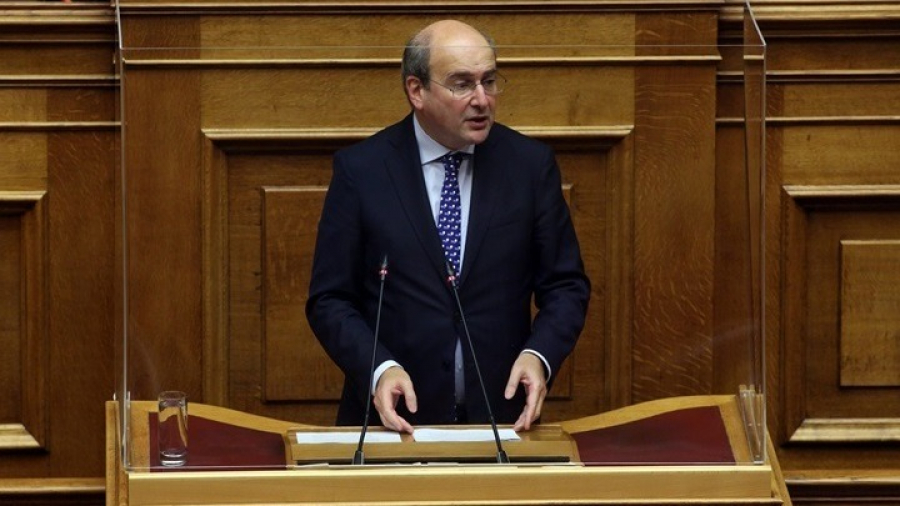 Χατζηδάκης σε Τσίπρα: «Επιχειρήματα καφενείου, εθισμός στο ψέμα»