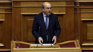 Χατζηδάκης σε Τσίπρα: «Επιχειρήματα καφενείου, εθισμός στο ψέμα»