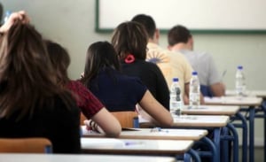 Πανελλήνιες: Άνοδος βάσεων σε 429 σχολές, πτώση σε 112