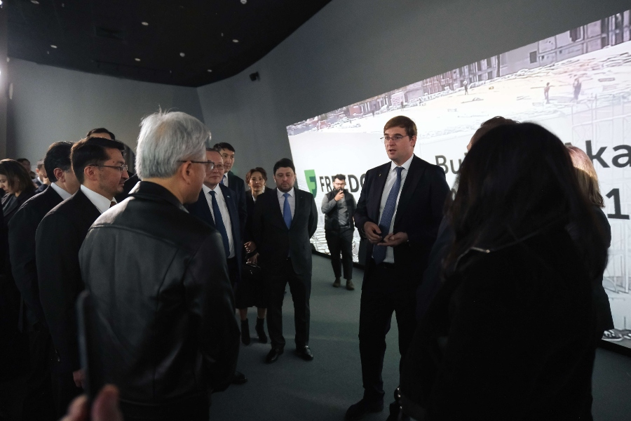 Freedom24 Ο Τζένσεν Χουάνγκ CEO της Nvidia «βλέπει» το Καζακστάν ως νέο ΑΙ κόμβο