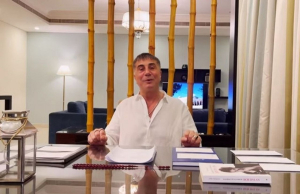 Ο Πεκέρ ξαναχτυπά: Ο Σοϊλού μοίραζε καλασνικοφ σε πολίτες - "Αμφίβολη οργάνωση" τον ήθελε πρόεδρο