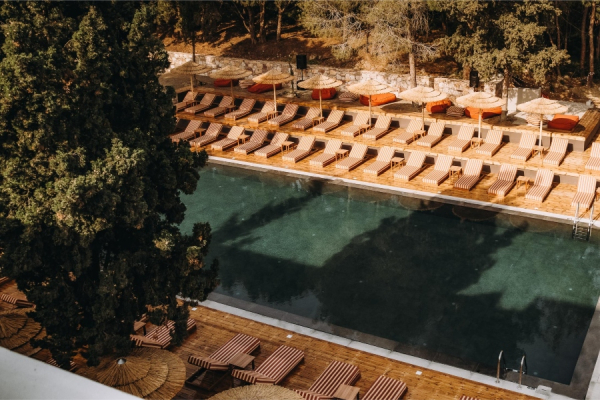 Domes Resorts: Αποκτά πλειοψηφικό ποσοστό στην Casa Collective