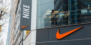 Bουτιά καταγράφουν οι μετοχές Nike, Adidas και Puma μετά τους δασμούς που επιβλήθηκαν στο Βιετνάμ