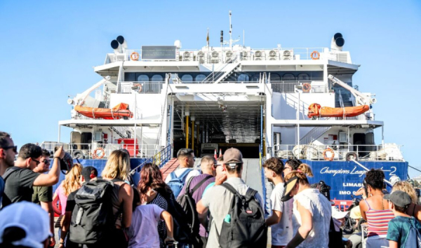 Κορυφώνεται η έξοδος του Αυγούστου – Πάνω από 56.000 επιβάτες αναχωρούν σήμερα από τα λιμάνια της Αττικής