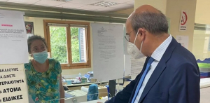 Χατζηδάκης: Δεν έπεισε υπάλληλο του ΕΦΚΑ πως είναι ο ...Υπουργός