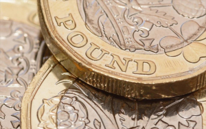 Βρετανία: Πτώση 1% για την στερλίνα και άυξηση των αποδόσεων των ομολόγων