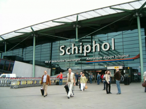 Ολλανδία: Το αεροδρόμιο του Άμστερνταμ ζήτησε από αεροπορικές να ακυρώσουν πτήσεις λόγω συνωστισμού