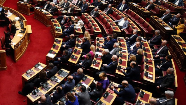 Πρόταση Δυσπιστίας: Πολύωρες και μεταμεσονύχτιες οι συνεδριάσεις, έως το βράδυ της Πέμπτης