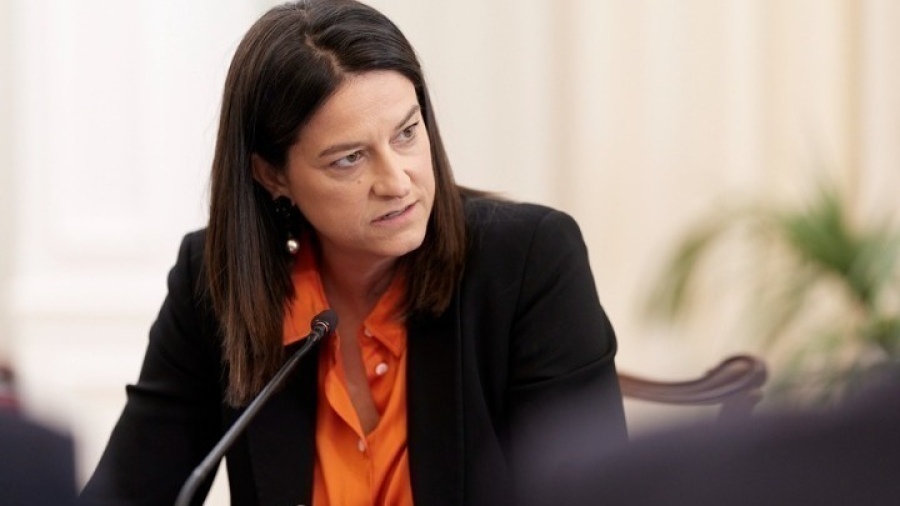 Κεραμέως: Φέρνουμε ν/σ για ίση αμοιβή άντρα-γυναίκας στην εργασία - Στο 13% το μισθολογικό χάσμα