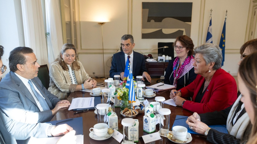 Υπ. Μετανάστευσης: Συνάντηση Παπασταύρου με την Επίτροπο Εσωτερικών Υποθέσεων της ΕΕ