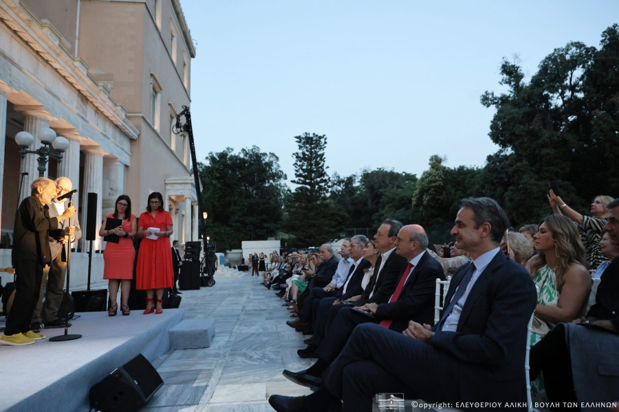 Τον μεγάλο μουσικοσυνθέτη Στ. Ξαρχάκο τίμησε η Βουλή