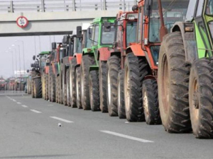 Κινητοποιήσεις αγροτών στον κόμβο του αεροδρομίου Θεσσαλονίκης