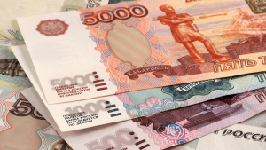 Ρωσία: Ενισχύεται το ρούβλι, υποχωρούν τα χρηματιστήρια