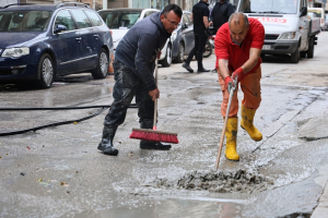 Κυψέλη: Από τα έργα του μετρό το υγρό τσιμέντο που πλημμύρισε τους δρόμους