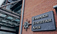 ΕΛΣΤΑΤ: Σε καταλύματα, εστίαση και αεροπορικές μεταφορές το μεγαλύτερο πλήγμα το α' τρίμηνο