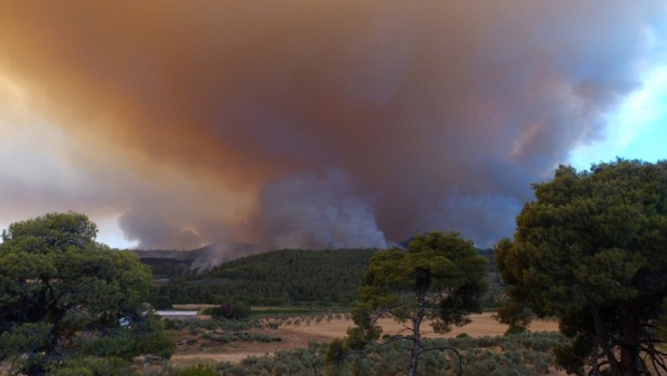 Μαίνεται ο πύρινος εφιάλτης στην κατακαμένη Εύβοια