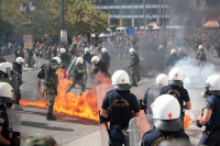 Σύνταγμα - επεισόδια: Σε συλλήψεις μετατράπηκαν οι 4 από τις 25 προσαγωγές