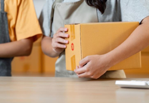 Τέλος τα μετρητά στις παραδόσεις δεμάτων με courier, υποχρεωτικές οι ηλεκτρονικές πληρωμές