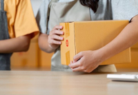 Τέλος τα μετρητά στις παραδόσεις δεμάτων με courier, υποχρεωτικές οι ηλεκτρονικές πληρωμές
