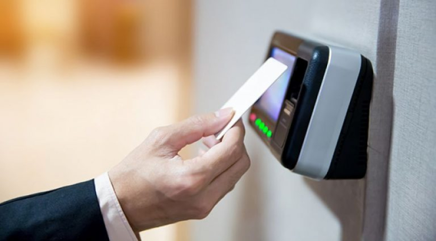 Ψηφιακή κάρτα εργασίας: Παίρνουν σειρά ασφαλιστικές και security