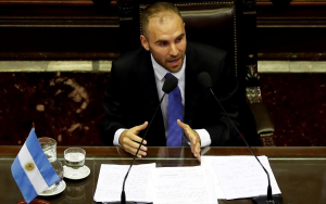 Παραιτήθηκε αιφνιδίως ο ΥΠΟΙΚ της Αργεντινής - Βαθαίνει η πολιτική κρίση