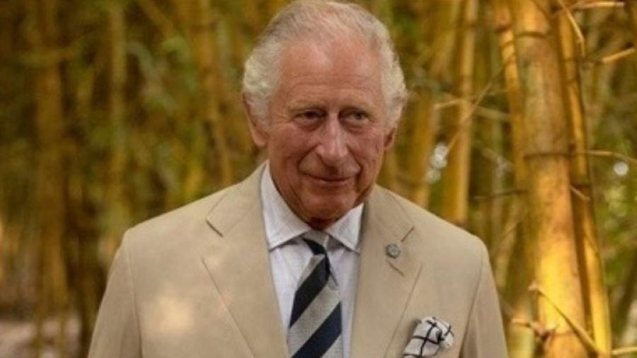 Βρετανία: «Μου επέτρεψαν να βγω από το κλουβί μου» αστειεύτηκε ο βασιλιάς Κάρολος