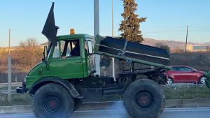 Συγκέντρωση αγροτών με εκατοντάδες τρακτέρ στη νότια πύλη της ΔΕΘ