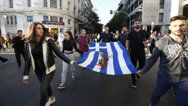 Στην αμερικάνικη πρεσβεία η πορεία για τα 50 χρόνια από την εξέγερση του Πολυτεχνείου