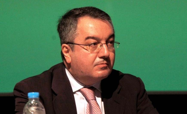 Μόσιαλος: Δεν έχει αποτύχει το εμβόλιο κατά του κορονοϊού αν νοσήσει ένας εμβολιασμένος