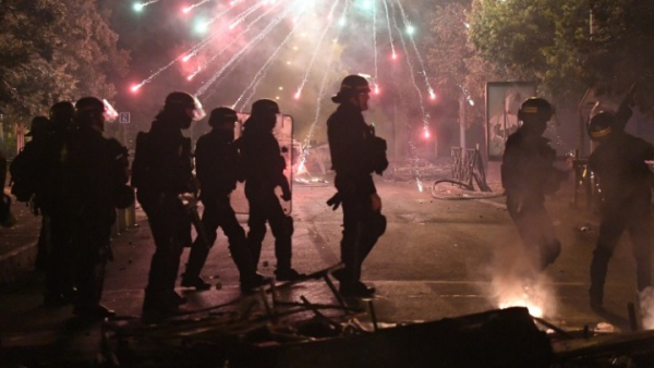 Γαλλία: Νεκρός διαδηλωτής, κατά τη διάρκεια των ταραχών - Έπεσε από ταράτσα κτηρίου