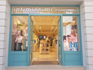Intimissimi: Επιμένει κυρίως ιταλικά στην κατασκευή των ενδυμάτων της