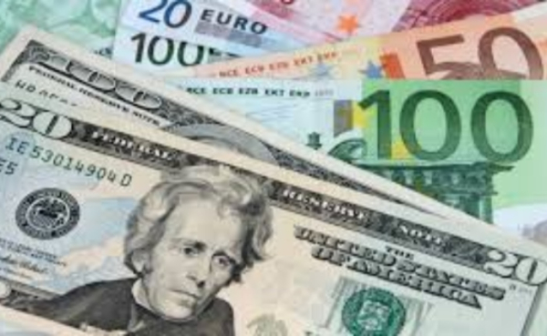 Συνάλλαγμα: Το ευρώ ενισχύεται 0,88%, στα 1,1052 δολάρια