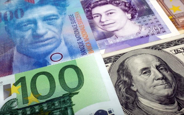 Το ευρώ υποχωρεί 0,07%, στα 1,0524 δολάρια