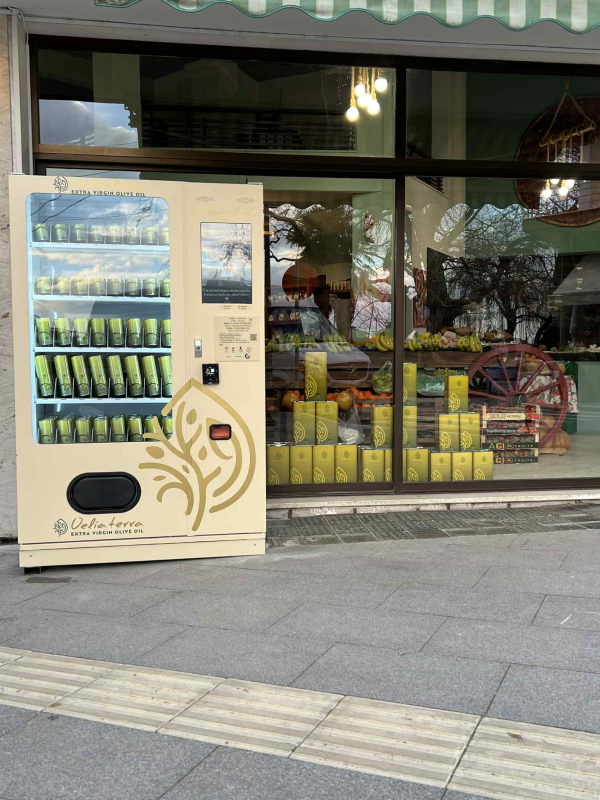Achaean Land: Ελαιόλαδο με το πάτημα ενός κουμπιού από αυτόματους πωλητές