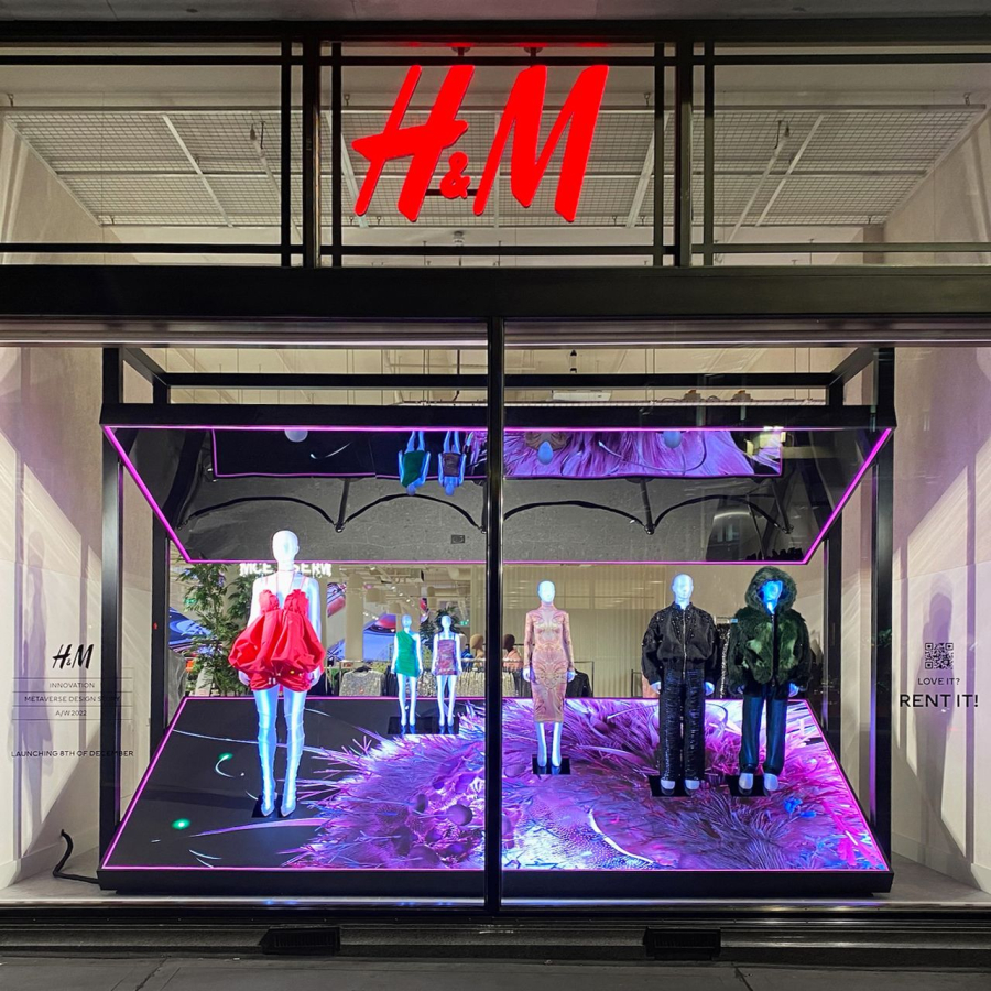 H&M: Έβαλε το Metaverse στις βιτρίνες της τα Χριστούγεννα μετά την είδηση για τις απολύσεις