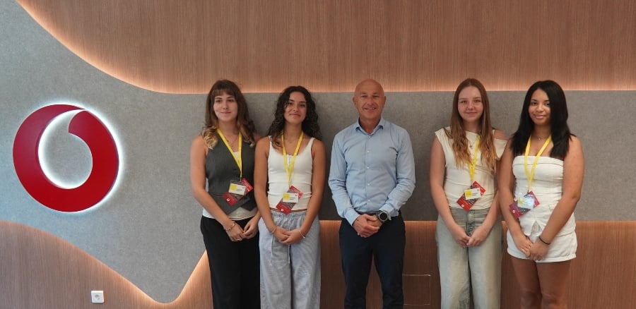 Ίδρυμα Vodafone: Η νικήτρια ομάδα του Skills Upload Jr Challenge 2026 σε μια μοναδική εκπαιδευτική εμπειρία
