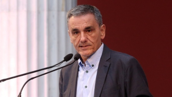 Τσακαλώτος: «Οι δημοκρατικοί θεσμοί υποφέρουν και μαζί τους υποφέρουν και οι πολίτες»
