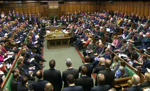 Βρετανία: Δημοσκόπηση προβλέπει βαριά ήττα για τους Συντηρητικούς στις προσεχείς εκλογές