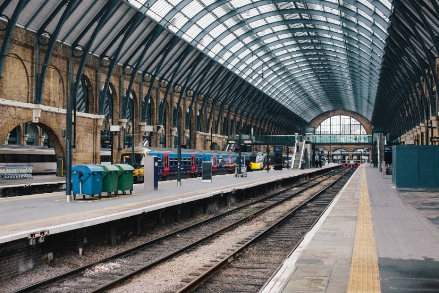 Βρετανία: Απεργία ξεκινούν οι σιδηροδρομικοί την παραμονή των Χριστουγέννων