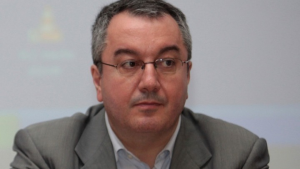 Διαφωνεί ο Μόσιαλος για την 4η δόση: Ανεπαρκή τα επιστημονικά δεδομένα