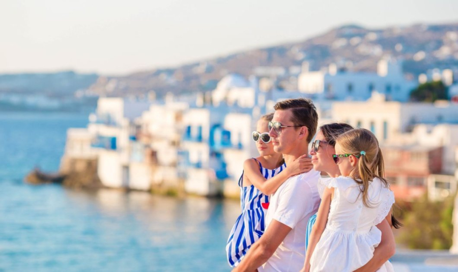 ΣΕΛΠΕ: Διακοπές στα εξοχικά θα επιλέξουν φέτος οι περισσότεροι Έλληνες