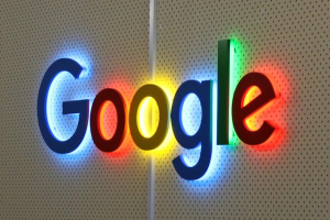 Google: Προχωρά στην περικοπή εκατοντάδων θέσεων εργασίας