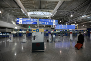 Πτήσεις: Ποιοι ταξιδιώτες δεν μπαίνουν σε καραντίνα όταν έρθουν στην Ελλάδα