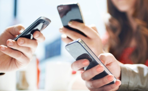 Με τεχνολογία GenAI, 1 στα 3 smartphones, που θα πωληθούν το 2025