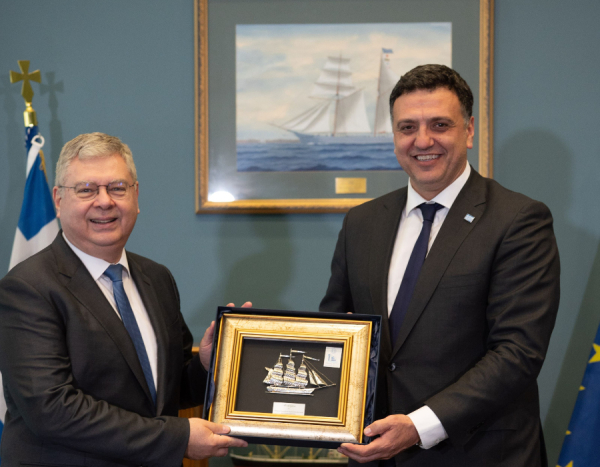 HELLENiQ ENERGY: Δωρεά για την αναβάθμιση της ψηφιακής υποδομής του υπουργείου Ναυτιλίας