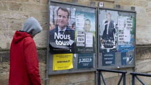 H Γαλλία ψηφίζει, ο Μακρόν ελπίζει να κάνει Ανάσταση