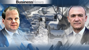 Αριστερά ο υπουργός Υποδομών και Μεταφορών Κ. Καραμανλής και δεξιά ο πρόεδρος του Δ.Σ. της Αττικής Οδού και διευθύνων σύμβουλος της ΕΛΛΑΚΤΩΡ., Ευθ. Μπουλούτας.