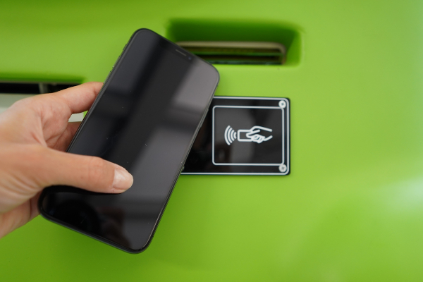 Green Panda ATMs: Άμεση ανέπαφη είσπραξη σε συνεργασία με την Viva Wallet