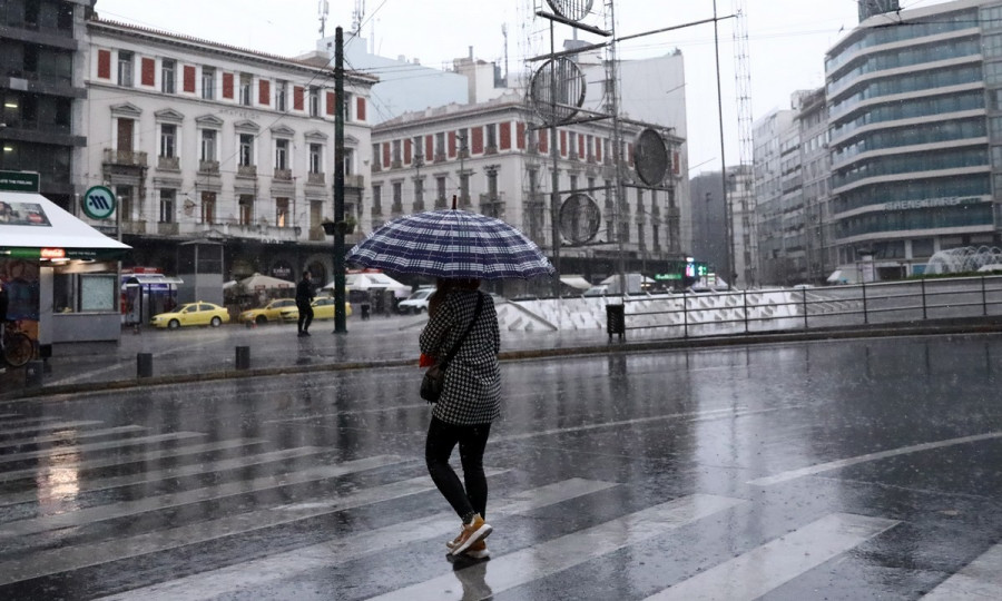 Κακοκαιρία: Εκτός λειτουργίας φανάρια - Διακοπές ρεύματος σε περιοχές στην Αττική